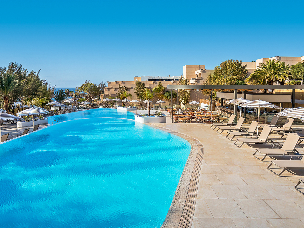 Hier können Sie das Hotel Hotel Barceló LanzaroteRoyal Level ab 1.037 € buchen Hotel Barceló LanzaroteRoyal Level – Hotelfoto