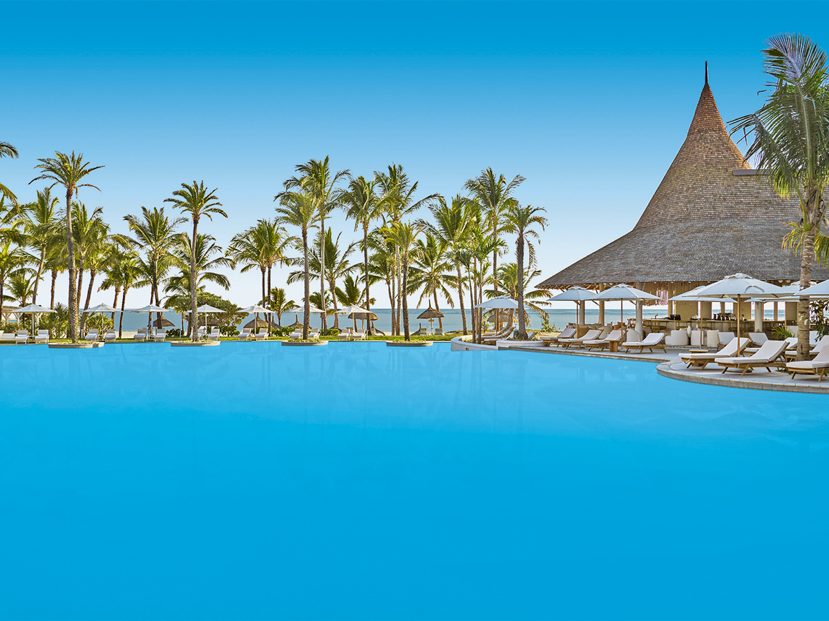 Hier können Sie das Hotel LUX* Belle Mare ab 2.838 € buchen LUX* Belle Mare – Hotelfoto