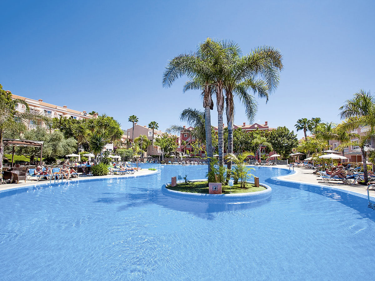 Hier können Sie das Hotel Hotel El Duque ab 657 € buchen Hotel El Duque – Hotelfoto