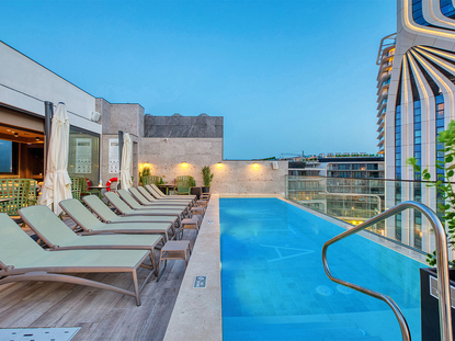 Vita Hotel & Rooftop 