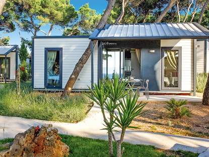 Waterman Beach Village & Glamping