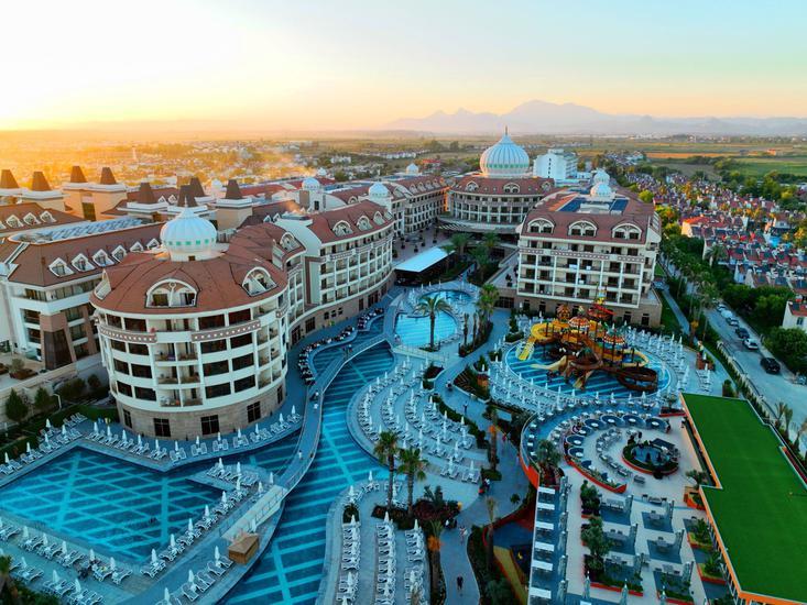 Hier können Sie das Hotel Kirman Belazur Resort ab 827 € buchen Kirman Belazur Resort – Hotelfoto