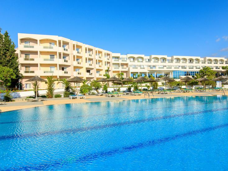 Hier können Sie das Hotel Sovereign Beach Hotel ab 721 € buchen Sovereign Beach Hotel – Hotelfoto